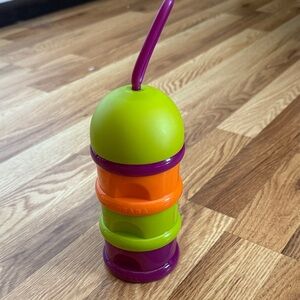 Beaba Formula and Snack container.